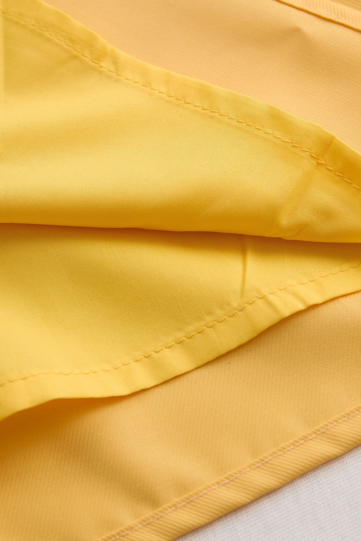 Stylish Sleeveless Halter Blouse with Neck Tie Detail