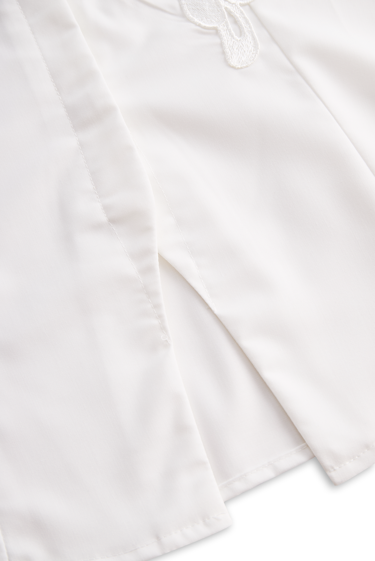 Sleeveless Shirt with 3D Floral Appliqué